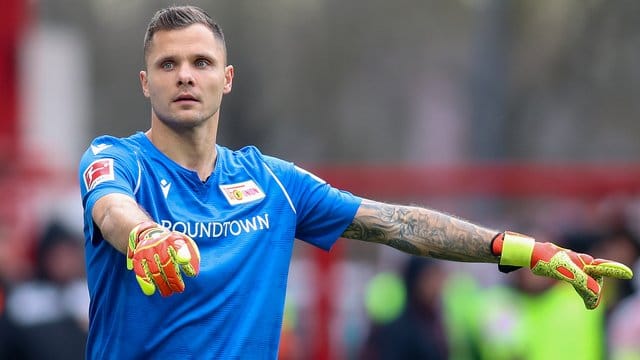 Unions Torwart Rafal Gikiewicz kann sich keinen Wechsel zu Hertha BSC vorstellen. Unions Torwart Rafal Gikiewicz kann sich keinen Wechsel zu Hertha BSC vorstellen.