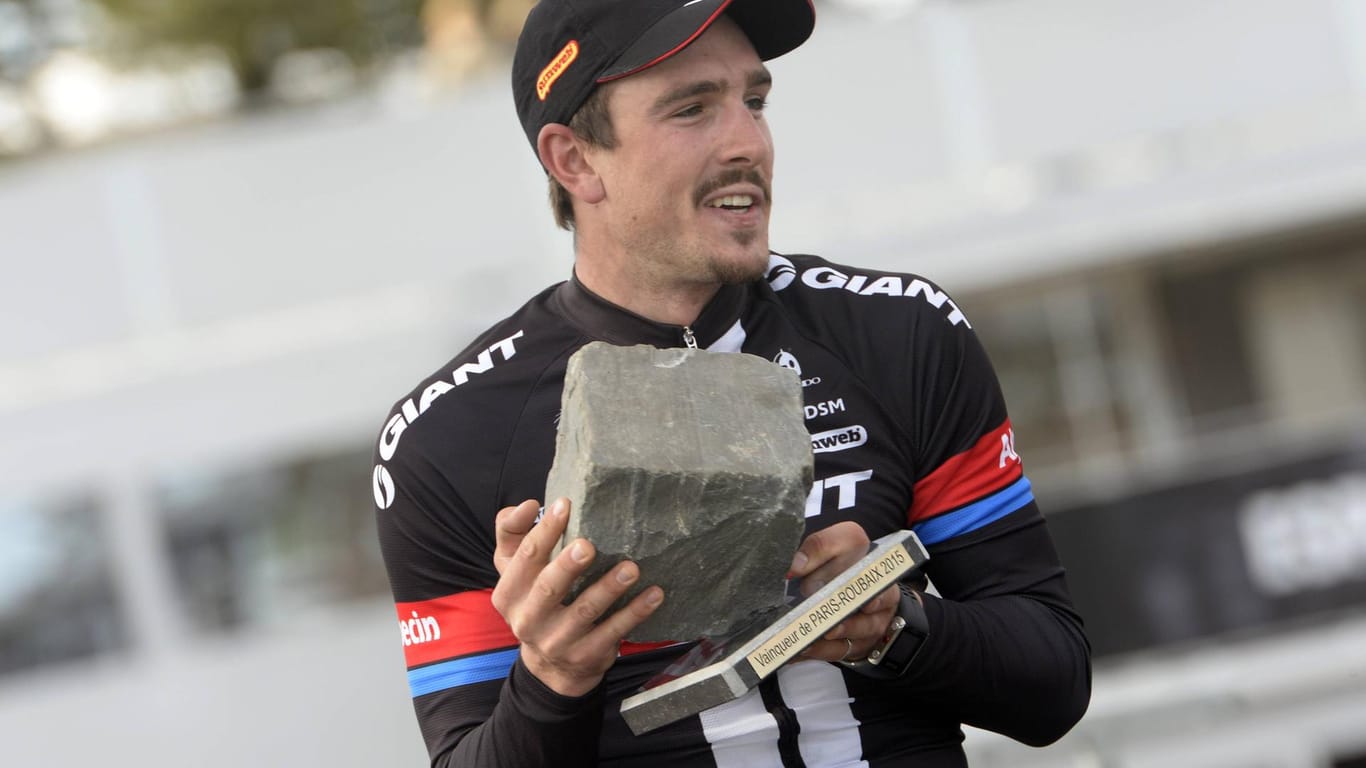 2015 erhielt John Degenkolb den legendären Pflasterstein für den Sieg bei Paris–Roubaix.