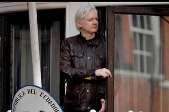 Julian Assange: Ist während seiner Zeit in der Botschaft für Ecuador in London Vater geworden.