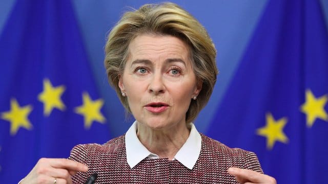 EU-Kommissionspräsidentin Ursula von der Leyen droht Ungarn erneut mögliche Konsequenzen an. EU-Kommissionspräsidentin Ursula von der Leyen droht Ungarn erneut mögliche Konsequenzen an.
