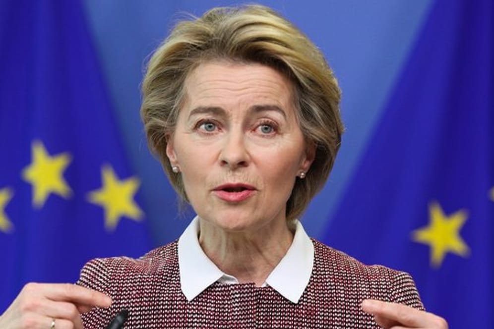 EU-Kommissionspräsidentin Ursula von der Leyen droht Ungarn erneut mögliche Konsequenzen an.