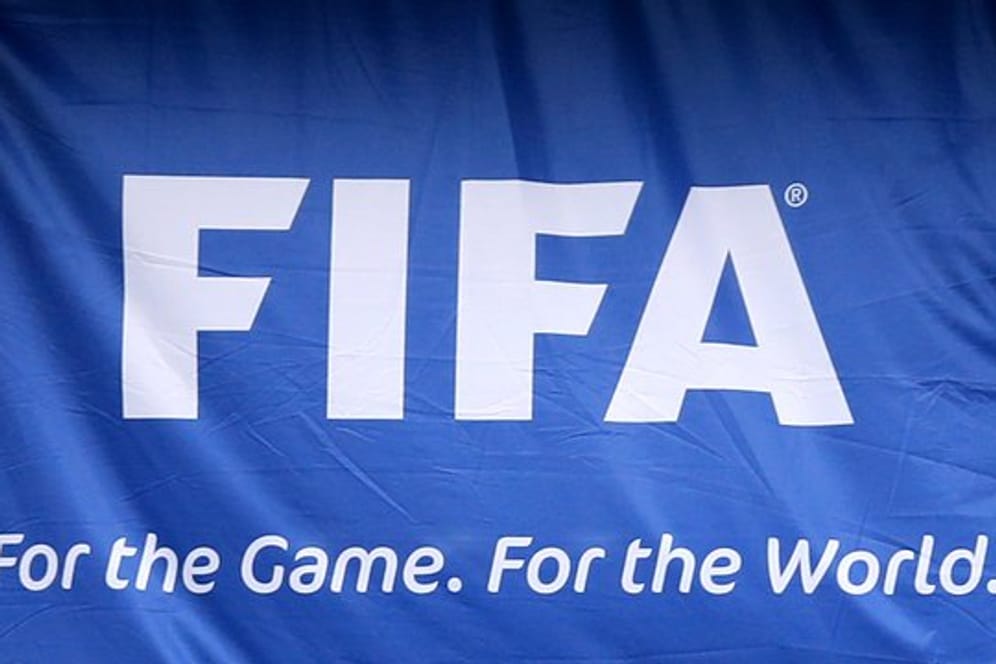 Wegen Corona: Die FIFA kündigte weitere Flexibilität für den Transfermarkt an.