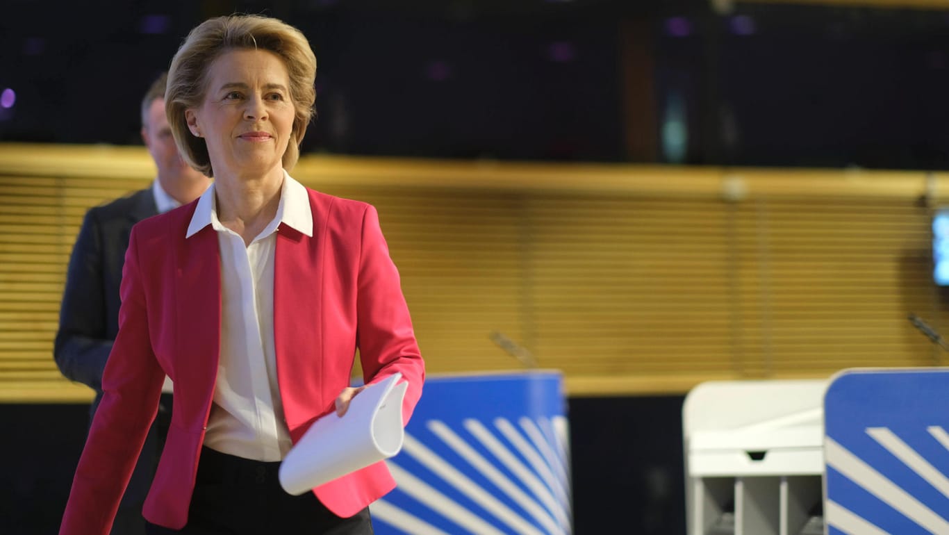 Ursula von der Leyen: Die EU-Kommissionspräsidentin appelliert an Urlauber, sich solidarisch mit Reiseunternehmen zu zeigen.