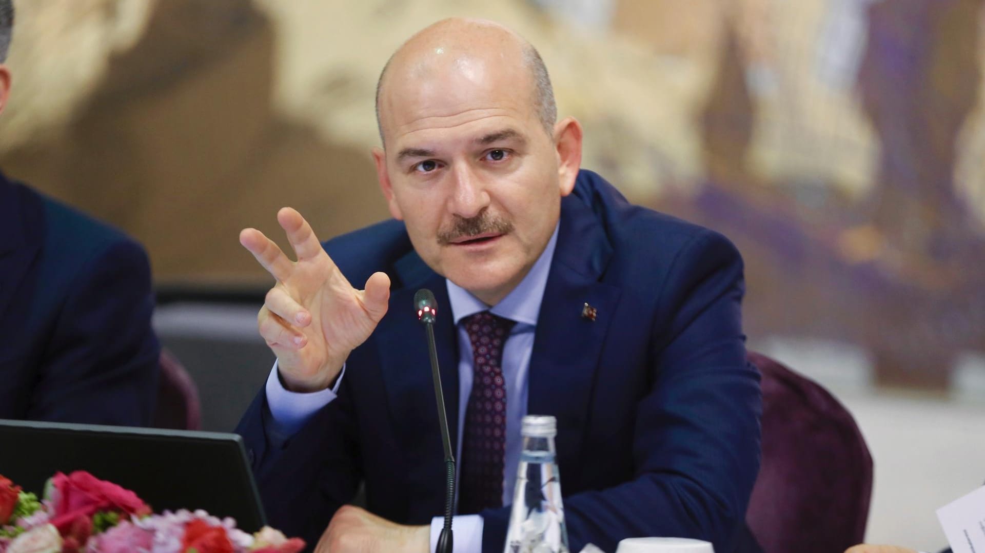 Nach dem verunglückten Start einer Ausgangssperre ist der türkische Innenminister Süleyman Soylu zurückgetreten. Nach dem verunglückten Start einer Ausgangssperre ist der türkische Innenminister Süleyman Soylu zurückgetreten.