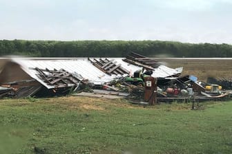 Ein gewaltiger Tornado hat im US-Bundesstaat Mississippi mindestens sechs Menschen getötet.