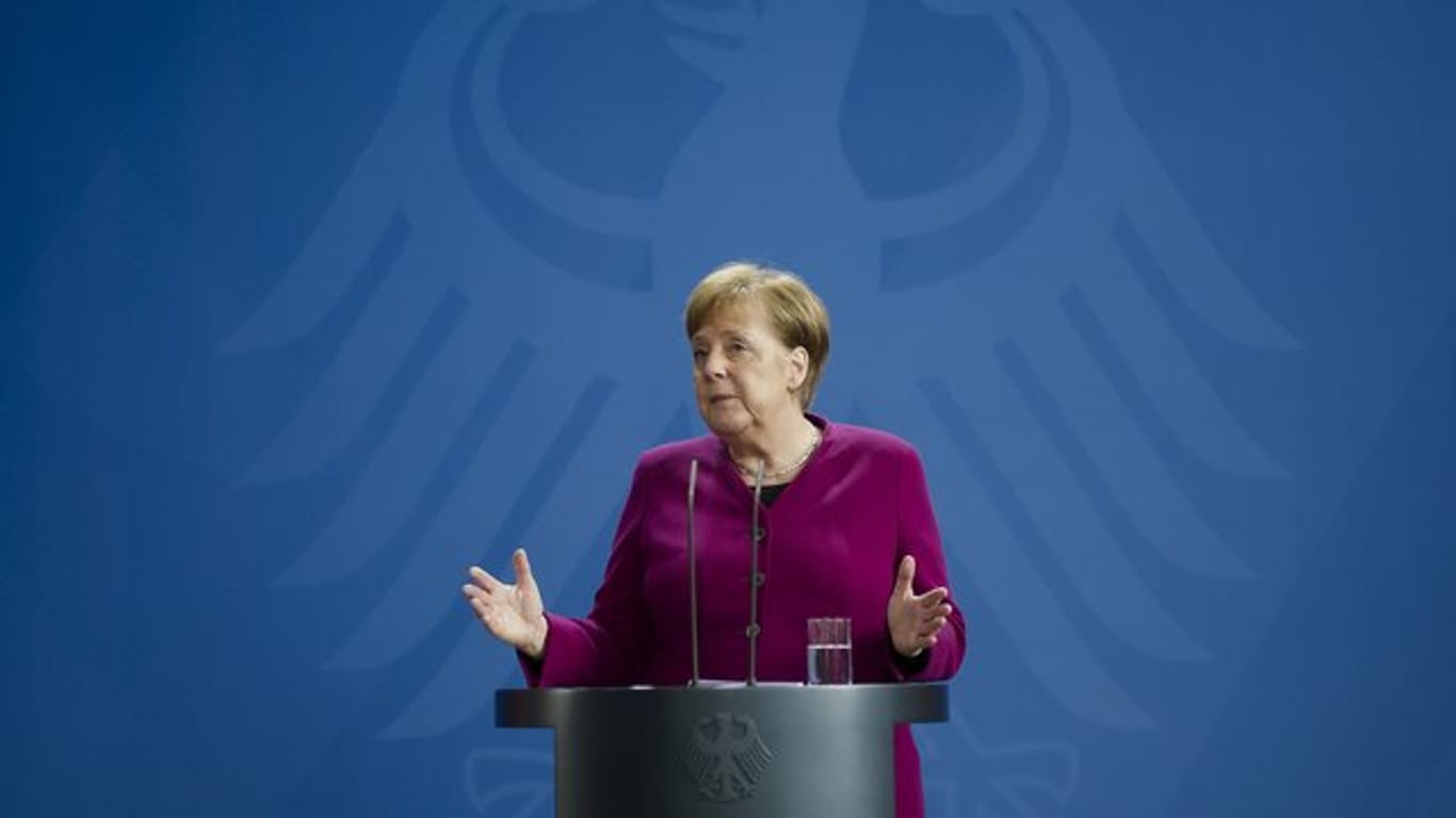 Bundeskanzlerin Angela Merkel berät mit den Länderregierungschefs zu der Krise.