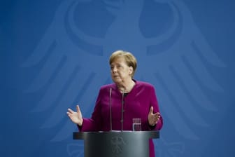 Bundeskanzlerin Angela Merkel berät mit den Länderregierungschefs zu der Krise.