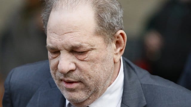 Gegen Harvey Weinstein sind weitere Vorwürfe einer Sexualstraftat erhoben worden. Gegen Harvey Weinstein sind weitere Vorwürfe einer Sexualstraftat erhoben worden.