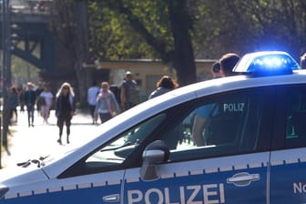 Bei einer Kontrolle traf die Polizei in Aschaffenburg einen Elfjährigen am Steuer eines Autos an.