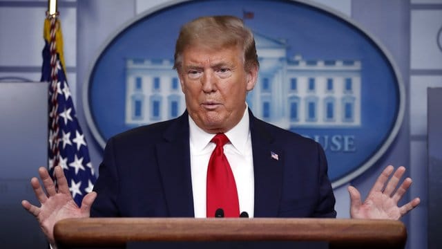 Trump macht deutlich, wenn es Ländern wie beispielsweise Italien und Spanien besser gehe, werde der Einreisestopp auch wieder beendet. Trump macht deutlich, wenn es Ländern wie beispielsweise Italien und Spanien besser gehe, werde der Einreisestopp auch wieder beendet.