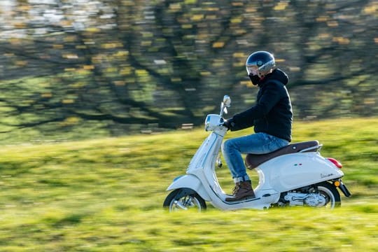 Autofahrer, die älter als 25 Jahre alt sind, dürfen neuerdings mit ihrem Führerschein auch auf einige Zweiräder umsteigen.