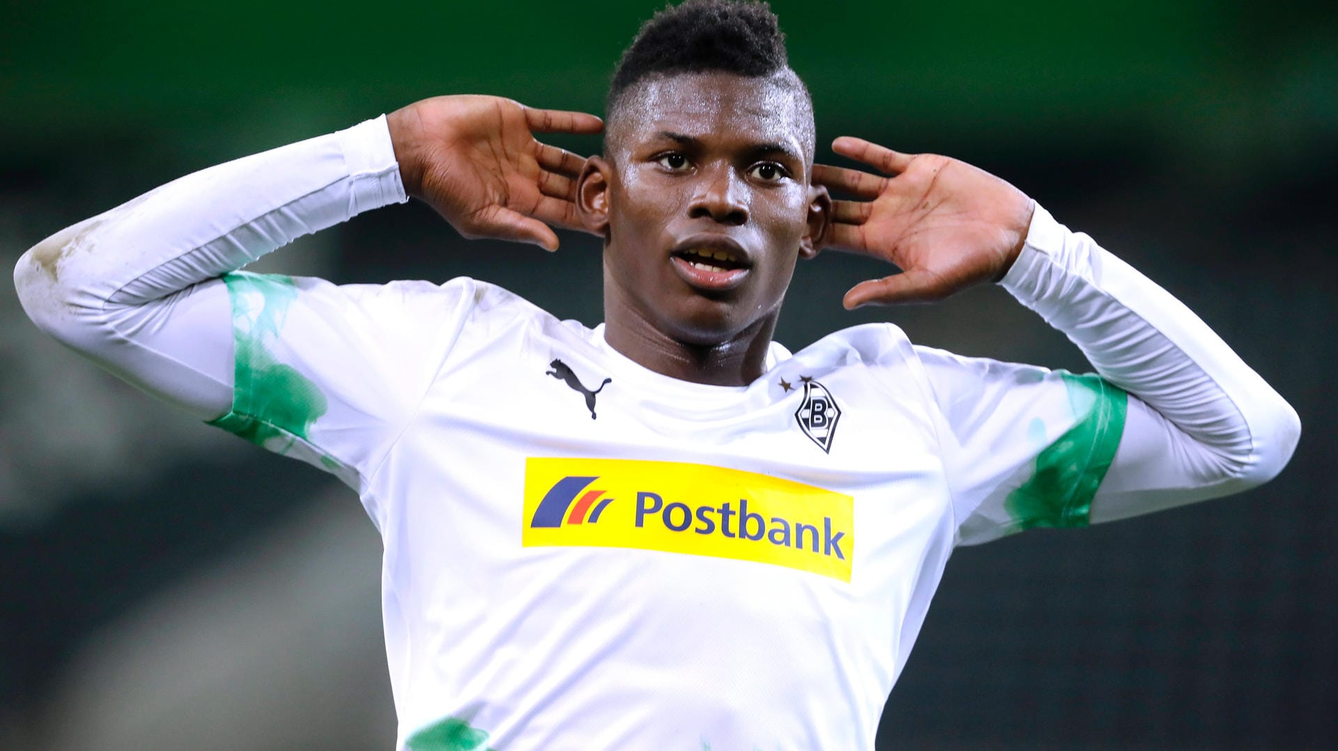 Embolo nach seinem Führungstreffer im Geisterspiel-Derby gegen Köln: Der Fohlen-Stürmer zieht nach den ersten Monaten in Gladbach eine positive Zwischenbilanz. Trotzdem sieht er noch "Luft nach oben". Embolo nach seinem Führungstreffer im Geisterspiel-Derby gegen Köln: Der Fohlen-Stürmer zieht nach den ersten Monaten in Gladbach eine positive Zwischenbilanz. Trotzdem sieht er noch "Luft nach oben".