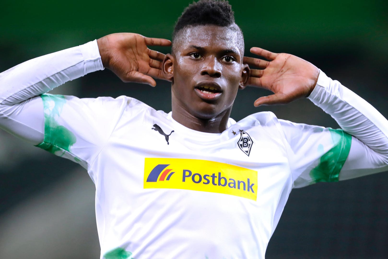 Embolo nach seinem Führungstreffer im Geisterspiel-Derby gegen Köln: Der Fohlen-Stürmer zieht nach den ersten Monaten in Gladbach eine positive Zwischenbilanz. Trotzdem sieht er noch "Luft nach oben".