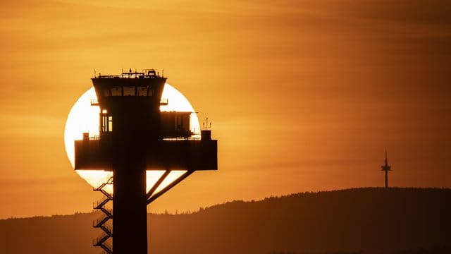 Auch in Krisenzeiten muss der Luftraum permanent überwacht werden.