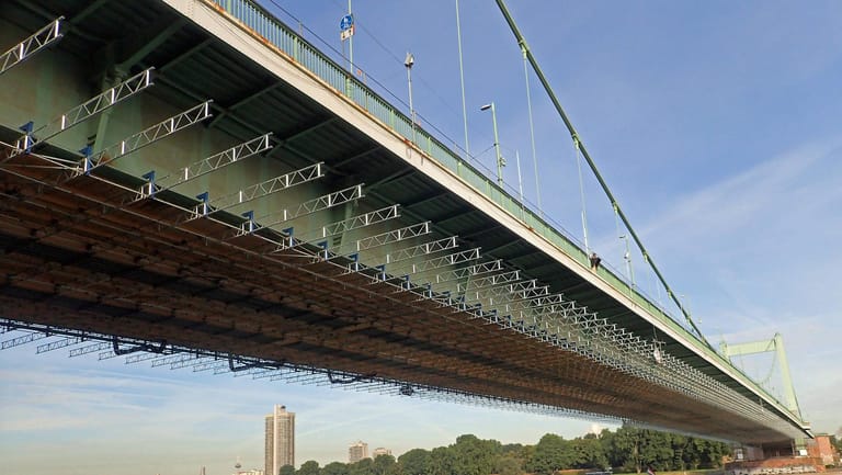 Die Mühlheimer Brücke in Köln: Sie ist eine wichtige Verbindung über den Rhein.