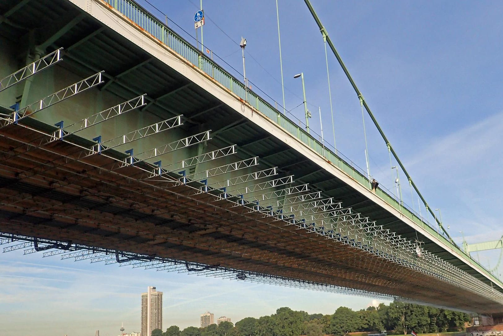 Die Mühlheimer Brücke in Köln: Sie ist eine wichtige Verbindung über den Rhein.