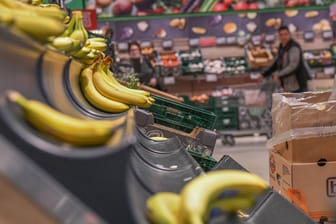 Supermarkt in Deutschland: Ein Mann hat in Freiburg in einem Geschäft Lebensmittel bespruckt und angeleckt. (Symbolbild)