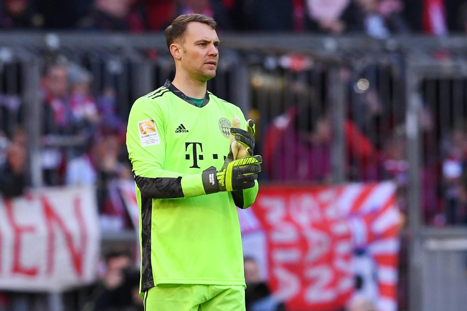 Sollte Nationaltorhüter Manuel Neuer beim FC Bayern verlängern? Die Fans des Rekordmeister sind sich laut einer Umfrage für t.online.de uneins.