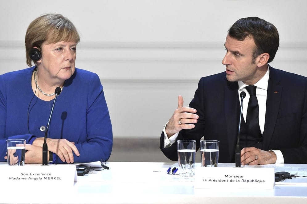 Bundeskanzlerin Angela Merkel und Frankreichs Präsident: Macron soll sich mit den Befürwortern von Corona-Bonds zu einer Koalition gegen Deutschland verbündet haben.