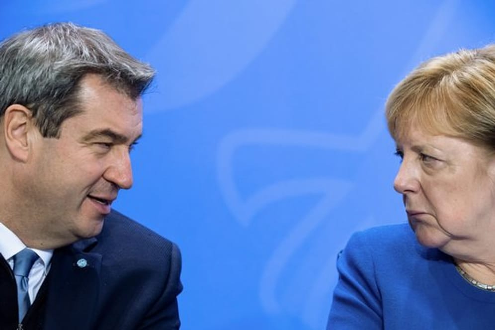 Kanzlerin Angela Merkel (CDU) und CSU-Chef Markus Söder haben Grund zur Freude.
