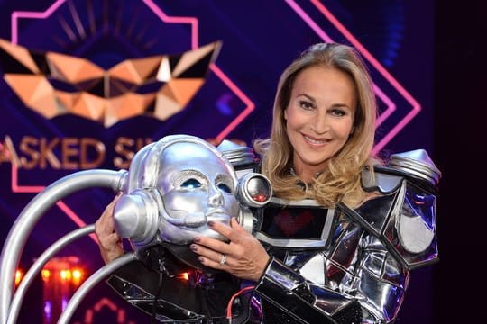 Moderatorin Caroline Beil alias "Der Roboter" ist enttarnt.
