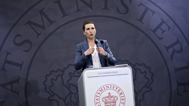 Mette Frederiksen, Ministerpräsidentin von Dänemark, spricht auf einer Pressekonferenz zur Situation der Coronavirus-Krise in Dänemark. Mette Frederiksen, Ministerpräsidentin von Dänemark, spricht auf einer Pressekonferenz zur Situation der Coronavirus-Krise in Dänemark.