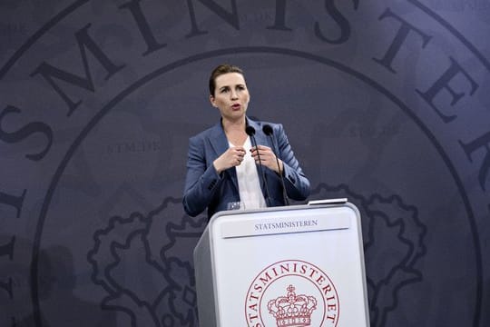 Mette Frederiksen, Ministerpräsidentin von Dänemark, spricht auf einer Pressekonferenz zur Situation der Coronavirus-Krise in Dänemark.