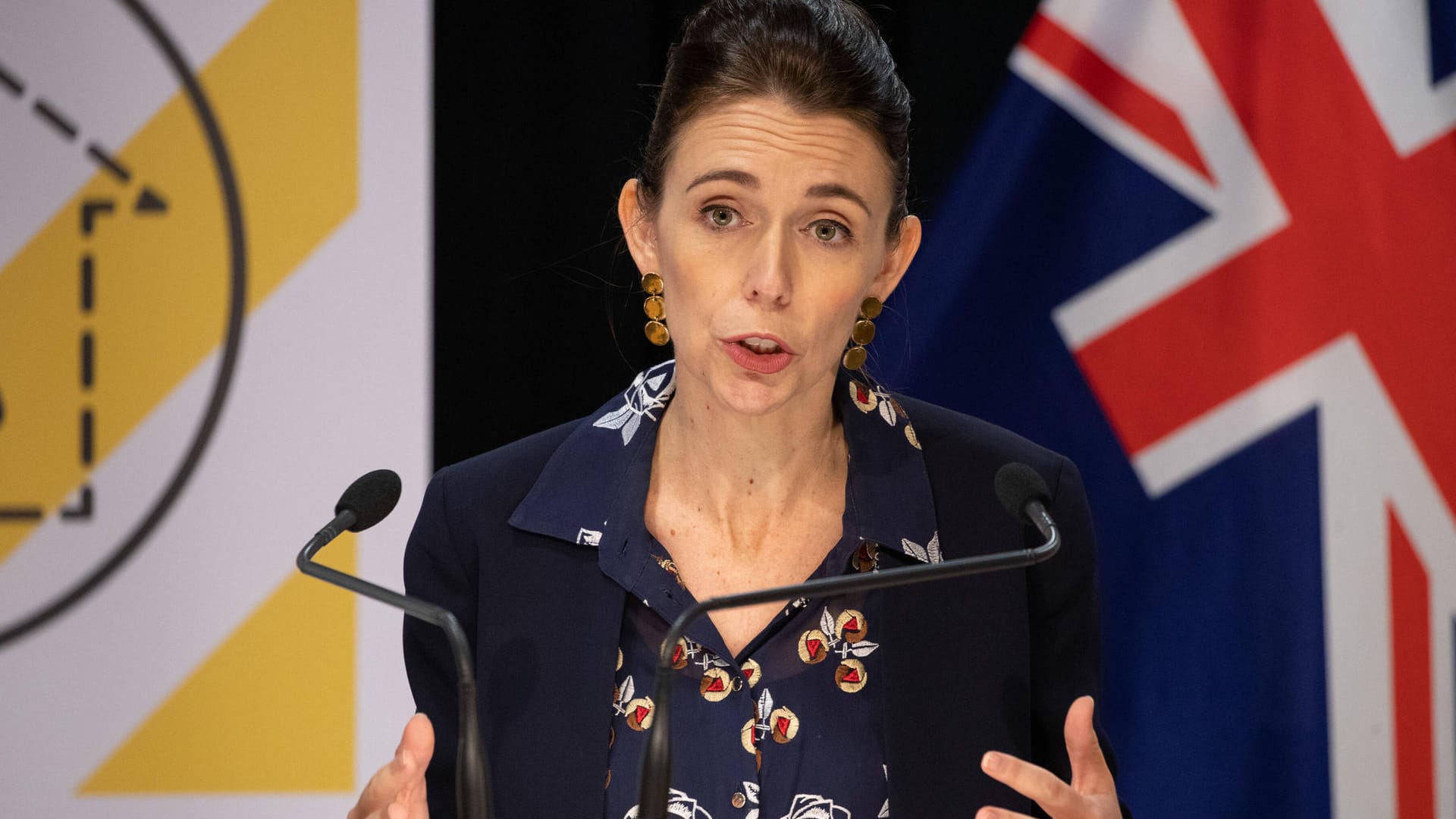 Neuseelands Premierministerin Jacinda Ardern: Die Politikerin und ihr Kabinett verzichten in der Corona-Krise für eine Zeitlang auf einen Teil ihres Gehalts. Neuseelands Premierministerin Jacinda Ardern: Die Politikerin und ihr Kabinett verzichten in der Corona-Krise für eine Zeitlang auf einen Teil ihres Gehalts.