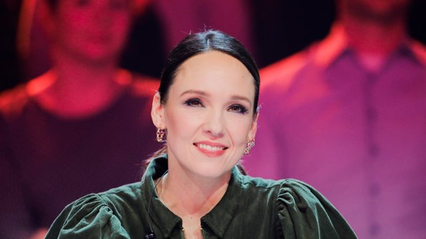 Comedian Carolin Kebekus als Rategast in der Prosieben-Show "The Masked Singer".