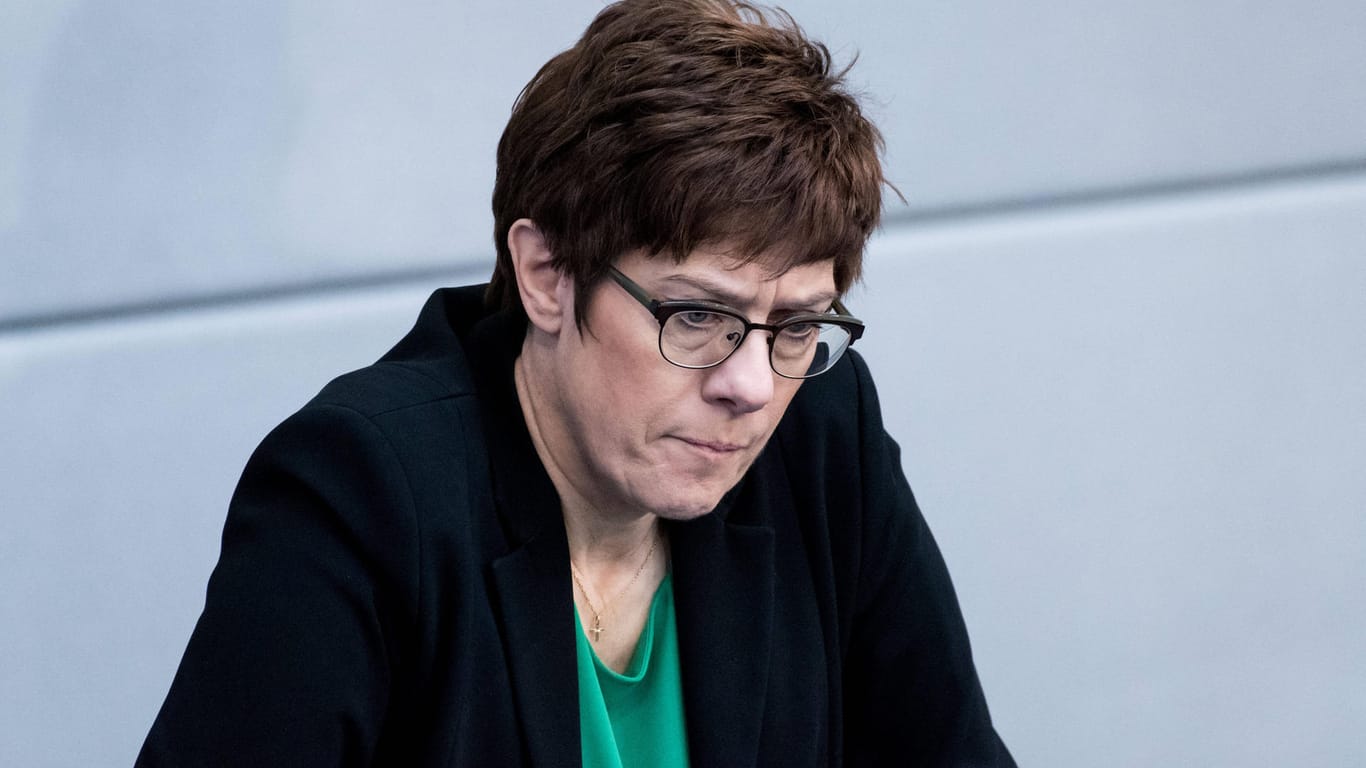 CDU-Chefin Annegret Kramp-Karrenbauer im Bundestag (Archivfoto): Die Union stagniert in den Zustimmungswerten derzeit – allerdings auf hohem Niveau.