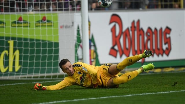 Alexander Schwolow ist die Nummer eins im Freiburger Tor.