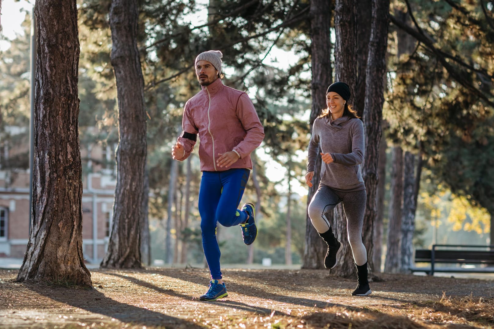 Sport zu zweit: Paare sollten wiederkehrende feste Termine vereinbaren, an denen sie gemeinsam trainieren wollen.