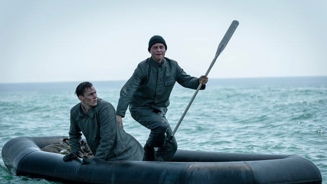 Eine Szene aus der Folge "Unbequeme Allianzen" der zweiten Staffel von "Das Boot". Eine Szene aus der Folge "Unbequeme Allianzen" der zweiten Staffel von "Das Boot".
