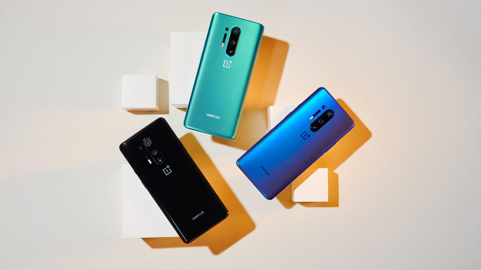 OnePlus hat seine neuen Smartphones OnePlus 8 und OnePlus 8 Pro präsentiert: Die Geräte erscheinen in drei Farben.