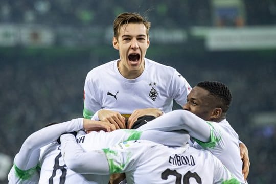 Gladbachs Florian Neuhaus (M) traut seinem Team die Meisterschaft zu.