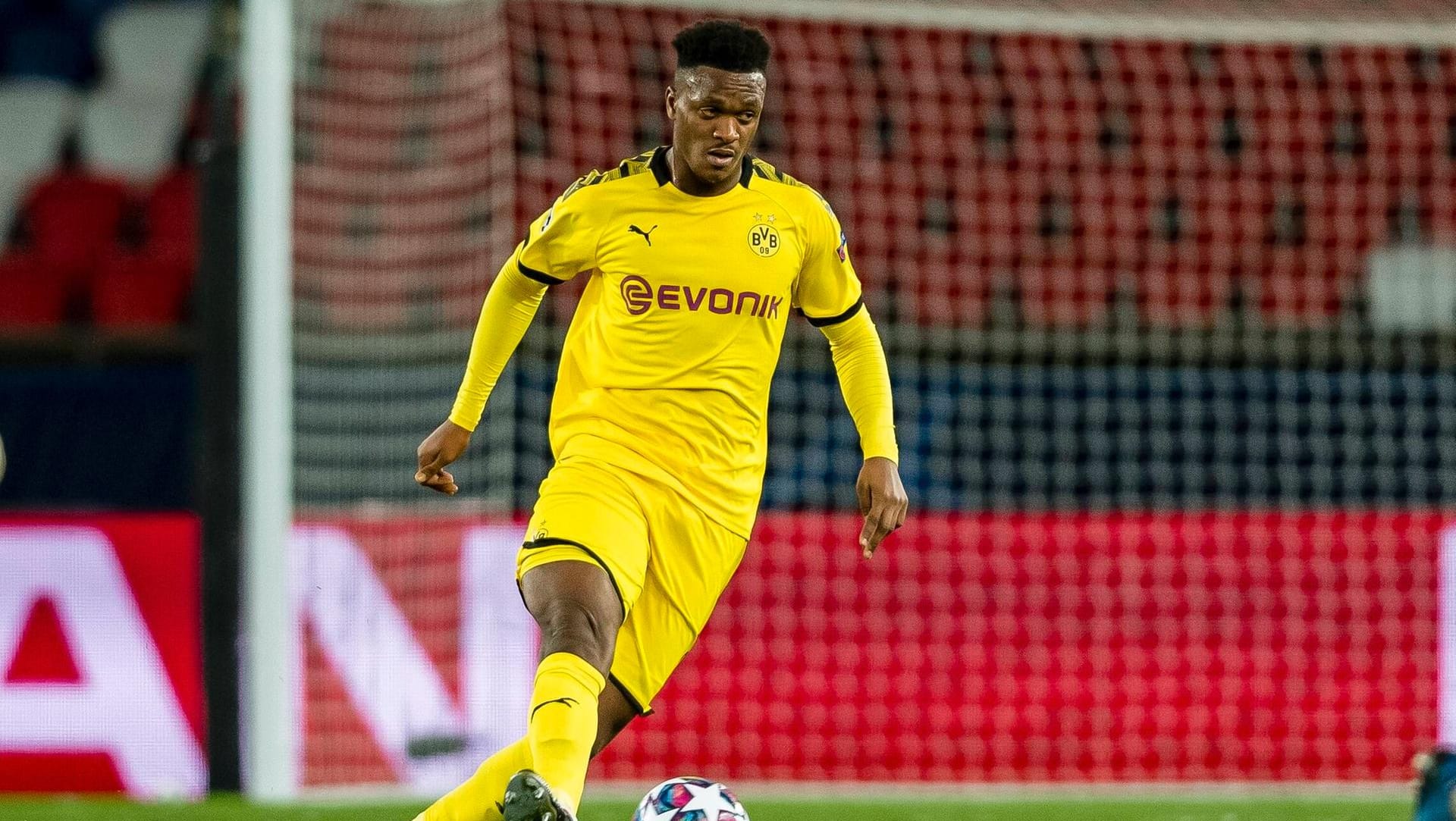 Zagadou: Der Innenverteidiger des BVB fällt vorerst wegen einer Knieverletzung aus. Zagadou: Der Innenverteidiger des BVB fällt vorerst wegen einer Knieverletzung aus.