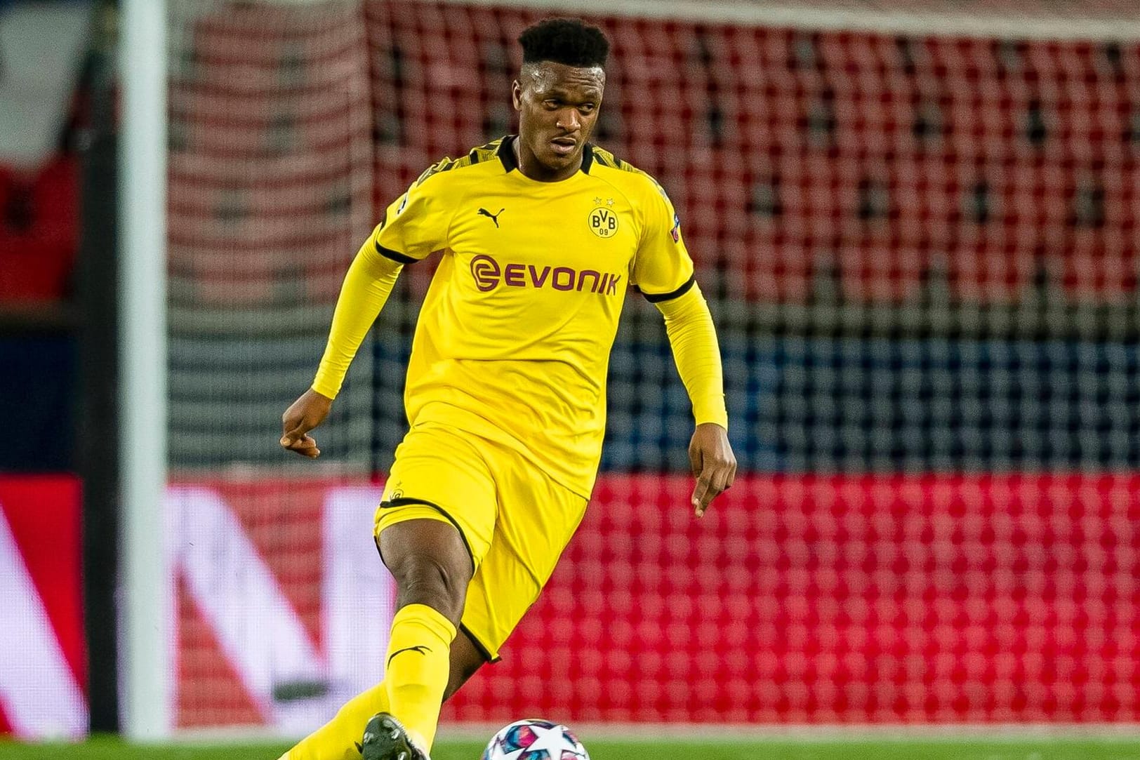 Zagadou: Der Innenverteidiger des BVB fällt vorerst wegen einer Knieverletzung aus.