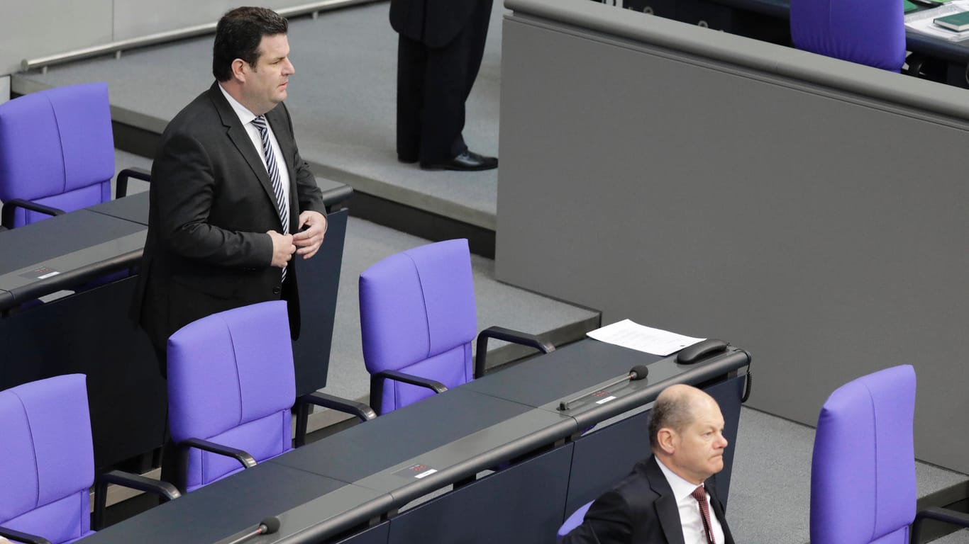 Hubertus Heil, Bundesarbeitsminister, und Olaf Scholz, Bundesfinanzminister: Die beiden SPD-Politiker wollen an der Einführung der Grundrente festhalten.