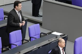 Hubertus Heil, Bundesarbeitsminister, und Olaf Scholz, Bundesfinanzminister: Die beiden SPD-Politiker wollen an der Einführung der Grundrente festhalten.