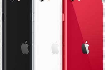 Das neue Einsteigermodell iPhone SE von Apple in drei verschiedenen Farben.
