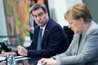 Markus Söder und Angela Merkel: Bei einer Pressekonferenz haben die Kanzlerin und der CSU-Chef über Deutschlands Exitstrategie informiert.