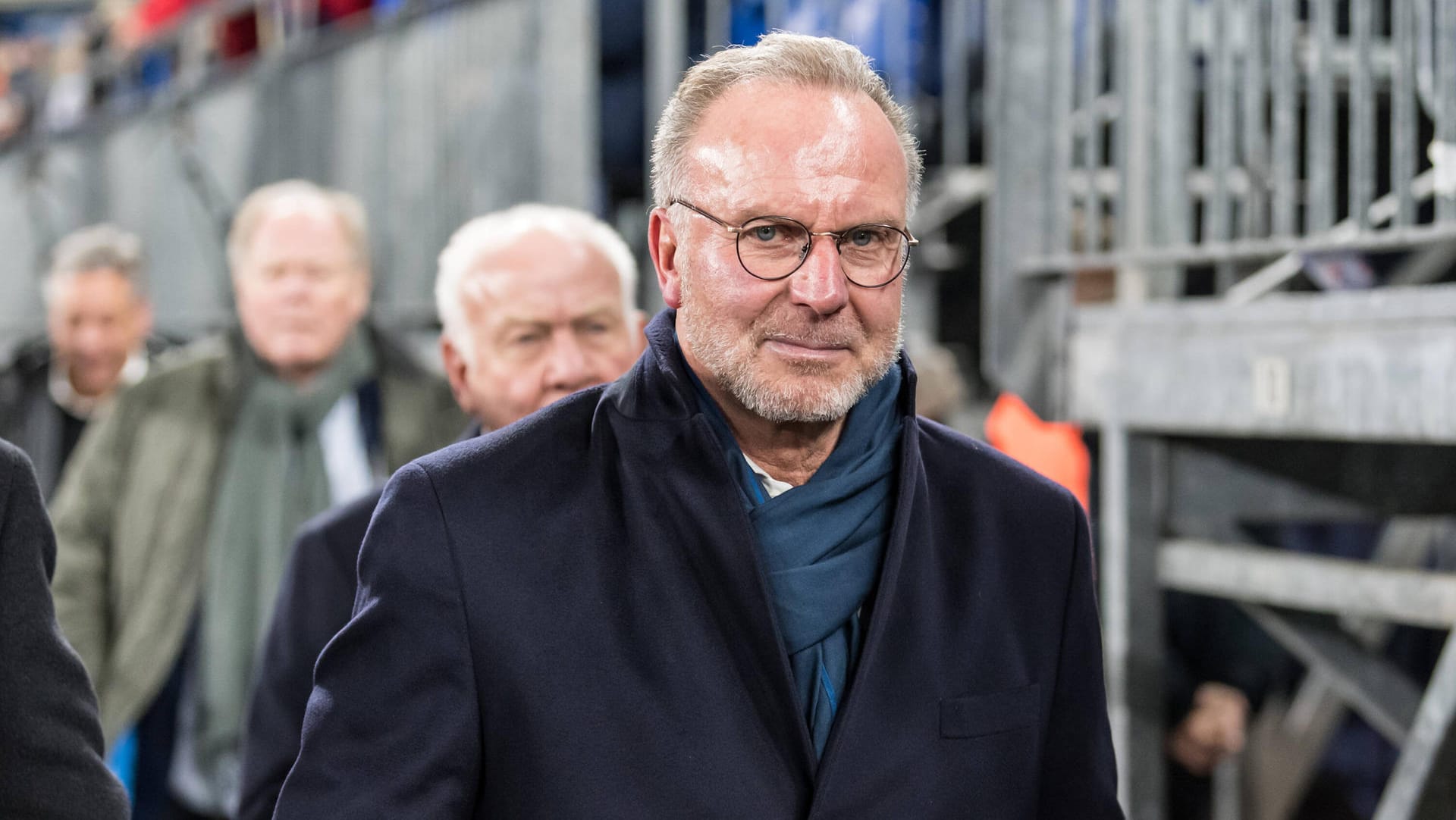 Karl-Heinz Rummenigge: Der Bayern-Boss sieht den Fußball durch seine Solidarität als Vorbild für die Politik.