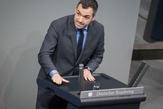 FDP-Politiker Konstantin Kuhle: Die Liberalen befürchten einen "Abbau von Rechtsstaat, Freiheit und Demokratie" in Europa und sorgen sich dabei besonders um Ungarn und Polen.