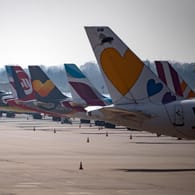 Stillstand im Luftverkehr: Die Airlines wollen ihre Kunden zum Umbuchen bewegen und bieten daher außergewöhnlich kulante Umbuchungsmöglichkeiten.