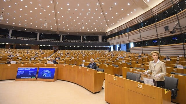 Ursula von der Leyen bei der Sondersitzung im Europäischen Parlament. Ursula von der Leyen bei der Sondersitzung im Europäischen Parlament.