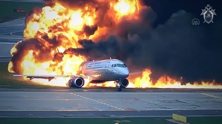 Dramatische Szenen: Eine Untersuchungskommission hat neue Aufnahmen des Moskauer Flugzeugunglücks vor knapp einem Jahr veröffentlicht.