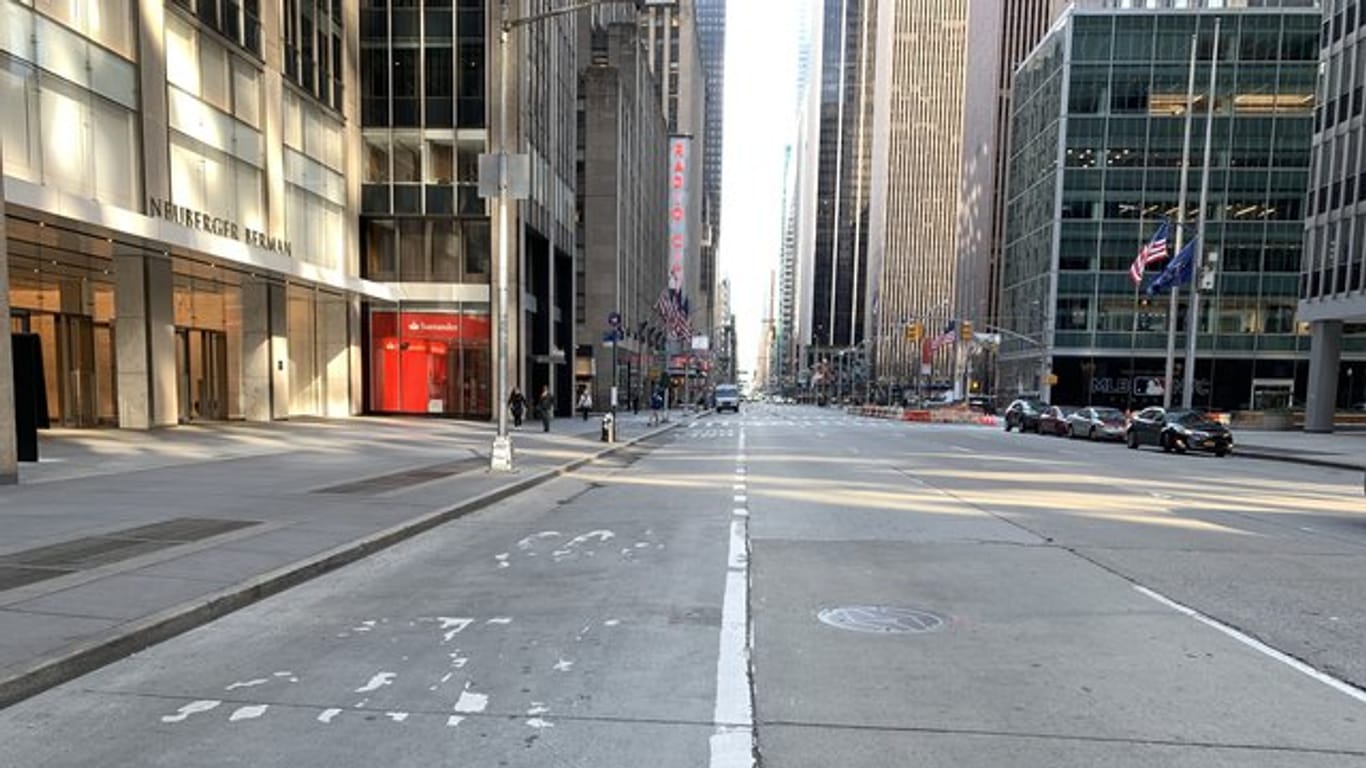Leere Straßen: Die Menschen in New York halten sich an die verordneten Maßnahmen.