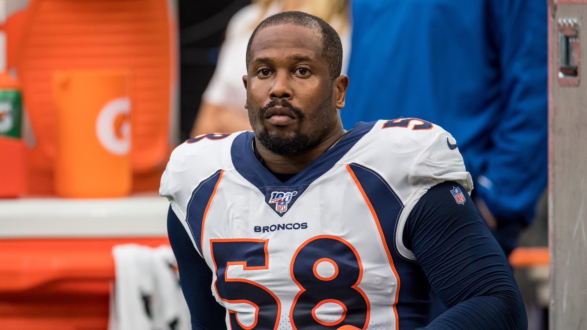 Von Miller: Der Superstar des NFL-Teams Denver Broncos hat sich mit dem Coronavirus infiziert.