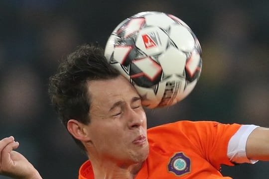 Bei einem Kopfball wirken große Kräfte.
