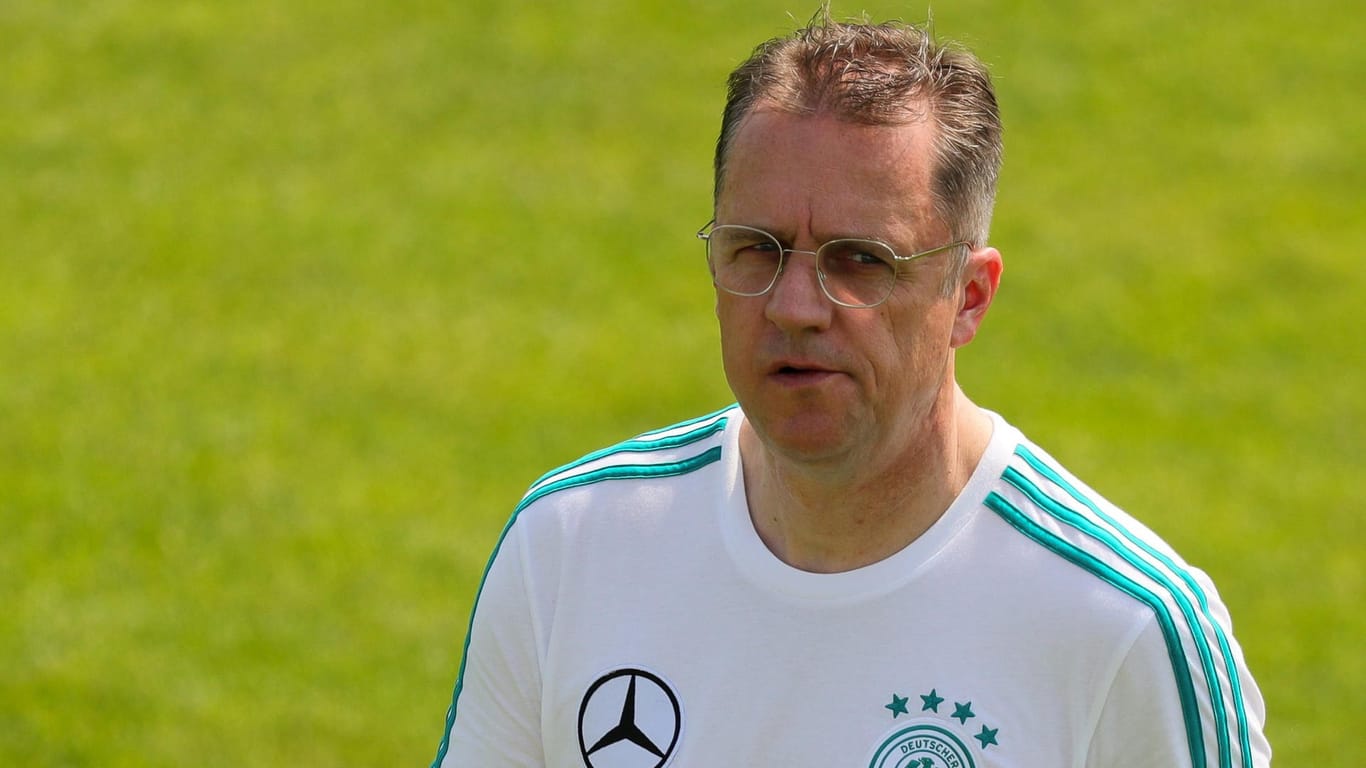 DFB-Teamarzt Tim Meyer: Für den DFB ist ein Kopfballverbot (noch) kein Thema.